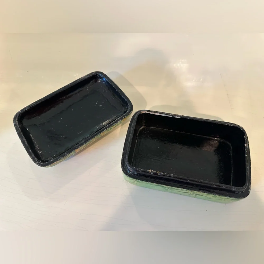 Vintage Hand Painted Press Wood Trinket Box Made in Kashmir India - Picture 3 of 5